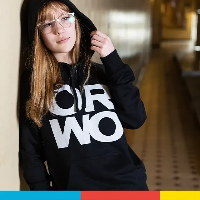 Den stylischen ORWO-Hoodie zu bestellen, zeigt, dass du einen herausragenden Modegeschmack hast, und das kannst du der Welt mit dem Hoodie perfekt zeigen.