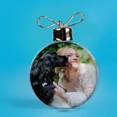Personalisierbare Christbaumkugel mit Foto – Hund und Frau als festliche Weihnachtsdeko.