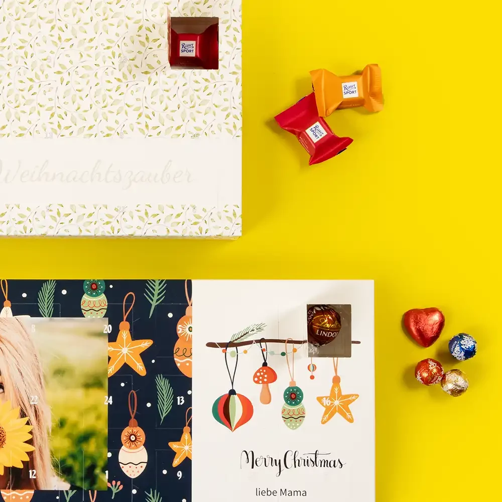 Adventskalender selbst gestalten, mit Schokolade Personalisierter Adventskalender und obendrauf leckere Schokolade von Ritter Sport oder Lindt.