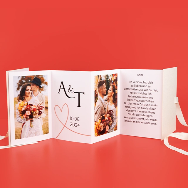 Persönliches Foto Leporello zur Hochzeit mit romantischen Bildern und individuellem Text.