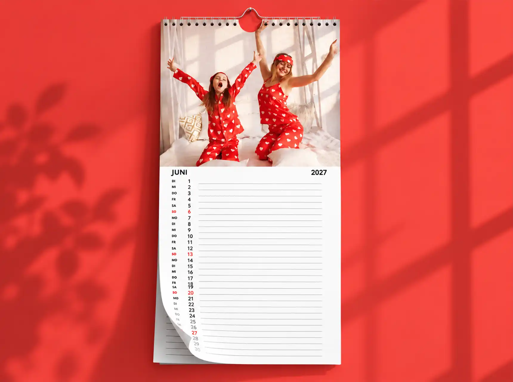 Personalisierter Fotokalender für Juni mit großem Foto und viel Platz für tägliche Notizen.