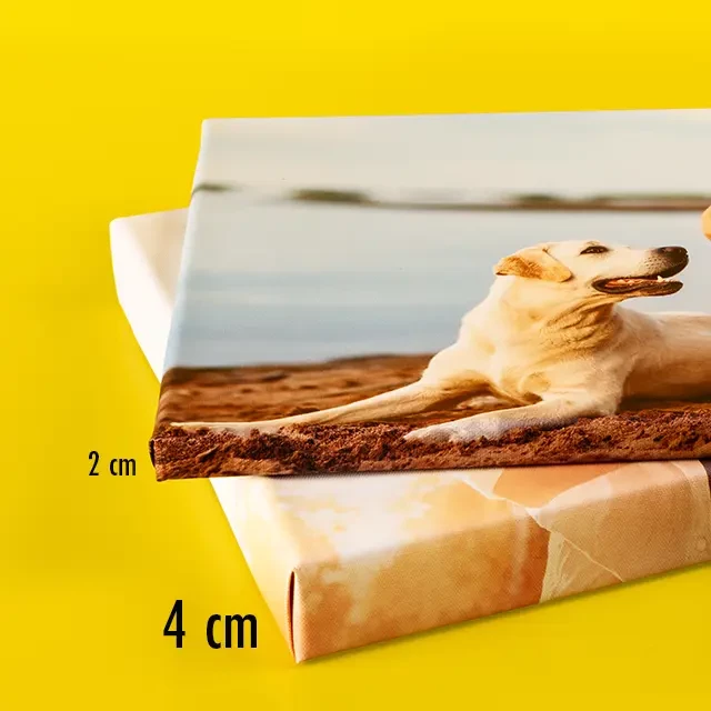 Unsere personalisierten Leinwände gibt es in zwei Stärken: 2 cm und 4 cm. Die dickere Leinwand erzeugt einen interessanten, dreidimensionalen Effekt.