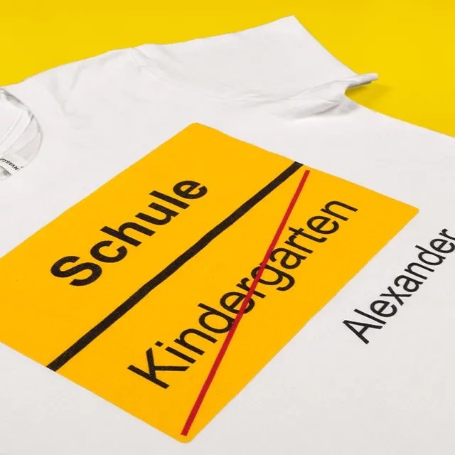 Wenn du Kindershirts bedrucken lassen möchtest, bist du bei ORWO genau richtig. Mit einfallsreichen Designvorlagen wird das Gestalten für dich zum Kinderspiel.