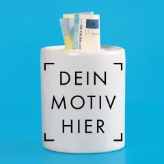 Spardose selbst gestalten mit eigenen Motiven. Zum Bedrucken hast du eine 15 x 7,5 cm große Fläche, die du bedingungslos nutzen kannst, wie du möchtest.