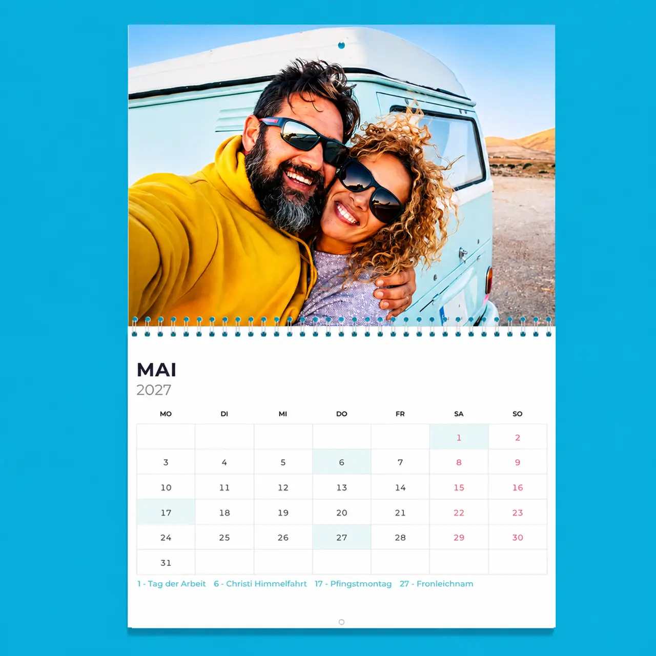 Klappbarer Wandkalender mit Foto und großem Kalendarium
