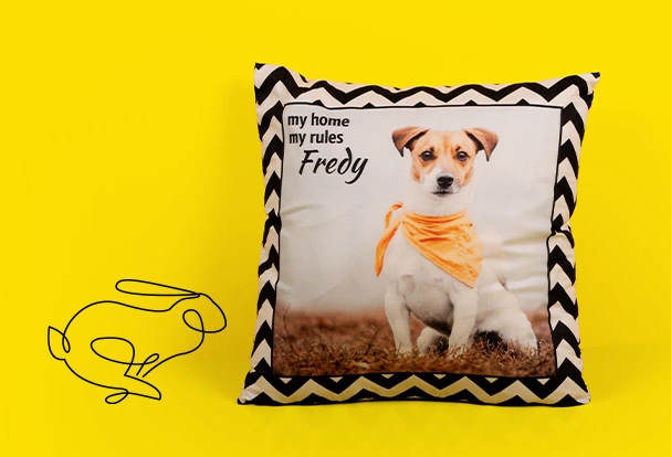 Personalisiertes Fotokissen mit Hundemotiv und Namen als liebevolle Ostergeschenk-Ideen für Tierliebhaber und Familie