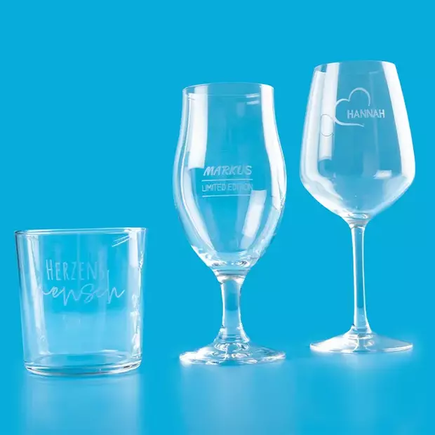 Unsere Gläser mit Gravur sind ein echter Trend 2024. Du kannst ein Rotwein-, Weißwein-, Bier-, oder Saftglas mit persönlicher Gravur gestalten. Worauf wartest du noch?