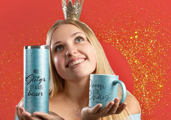 Bezaubernde Geschenkideen: Glitzer Thermobecher und Tasse mit individuellem Design und Text. 