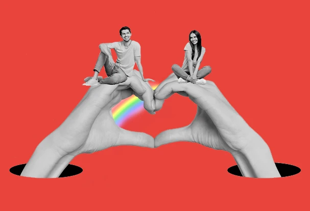 Valentinstag Fotogeschenke mit kreativem Paarmotiv: Mann und Frau sitzen auf Händen, die ein Herz formen, vor rotem Hintergrund als Symbol für Liebe und Verbundenheit.