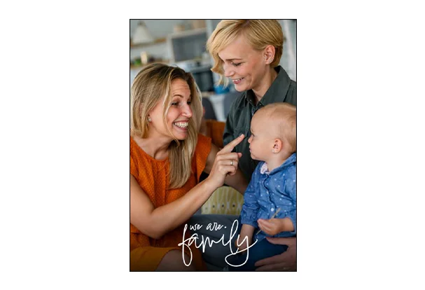Design „We are family“ für alle Poster vom eigenen Foto im Hoch- und Querformat, sowie unterschiedlichen Größen. Ein Motiv zeigt deine Lieblingsmenschen.