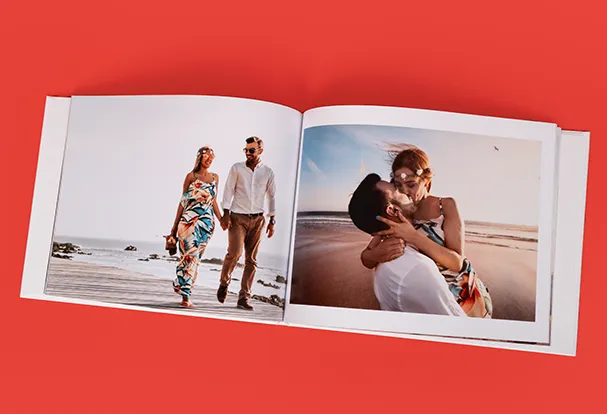 Ein Fotobuch mit Fotos von eurem Pärchen-Urlaub – ein tolles Geschenk für Paare
