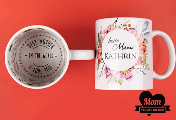 Eine selbst gestaltete Tasse mit „Best Mom in the World“-Design ist ein großartiges Geschenk für Mama! Personalisiere sie mit Namen und Text und überrasche deine Mama.