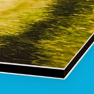 Hochwertiger Fotodruck auf Aluminium-Verbundplatte mit Polyethylen-Kern. Detailansicht zeigt die stabile und elegante Ecke. Modernes Design mit edlem Look.