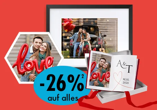 Romantische Fotoprodukte von ORWO zum Valentinstag mit personalisierten Bildern eines Paares, gerahmtes Foto, Fotokarte und Fotogeschenke in Geschenkbox, Aktionsmotiv mit 26 Prozent Rabatt auf alle Produkte