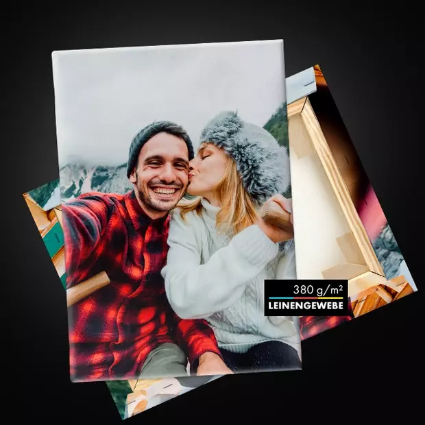 Top Angebote Black Friday – Fotoleinwand Vorder- & Rückseite Top Angebote Black Friday: Fotoleinwand mit herbstlichem Paarfoto. Rückseite zeigt den Holzkeilrahmen inkl. gratis Spannkeile – perfekte Qualität für dein Lieblingsbild.