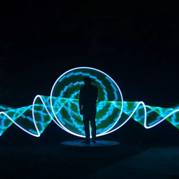 Fotografieren mit Langzeitbelichtung: Kreative Bildgestaltung mit Taschenlampen für gezielte Lichtakzente und einen individuellen Touch.