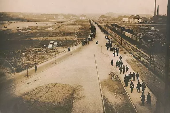 Baufeld nach 1900, das den Ausbau der Produktionskapazitäten der AGFA zeigt. Der weite Bereich lässt erahnen, wie groß die geplante Erweiterung der Produktionsstätte war.