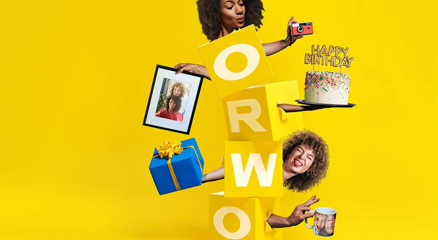 Überrasche deine Liebsten mit personalisierten Geburtstagsgeschenken, wie Poster im Rahmen, Wandkalender und Tassen mit Foto