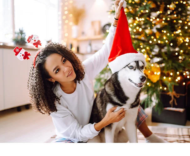 Weihnachtsbaum, Hund, Frauchen: Festliche Fotoideen Weihnachten mit tierischem Charme.