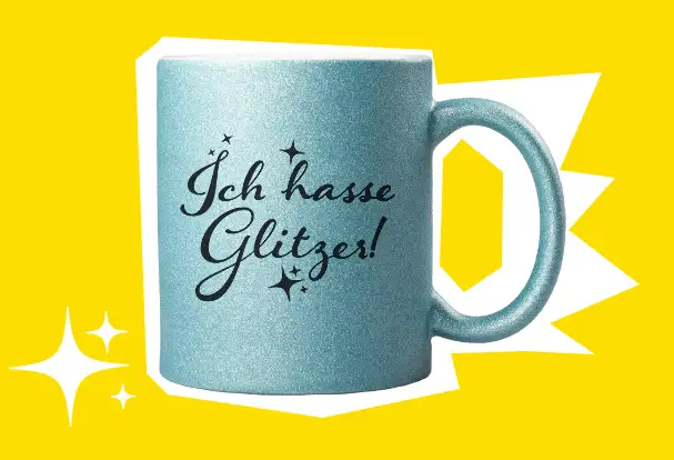 Hellblaue Glitzertasse mit Namen und individuellem Text – für einen strahlenden, magischen Tagesbeginn.
