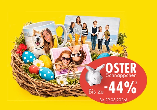 Osterkorb mit personalisierten Fotoprodukten: Fototasse mit Hund und Frau, Fotobücher und Fotodrucke; Oster-Schnäppchen mit bis zu 44 % Rabatt bis 29.03.2026.