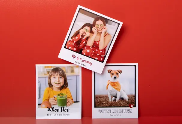 Drei Retro-Fotos zeigen liebevolle Familienmomente: ein Hund, Mama mit Tochter und ein Kind mit spinatverschmiertem Mund. Ideal für kreative Fotohalter.