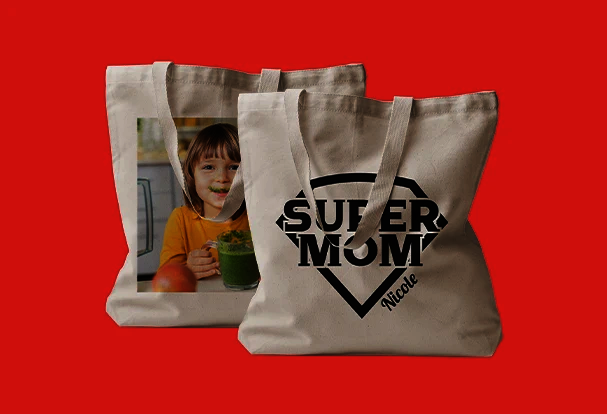 Stoffbeutel mit Fotodruck und „Super Mom“-Motiv sowie Name als praktisches und persönliches Fotogeschenk zum Muttertag für unterwegs