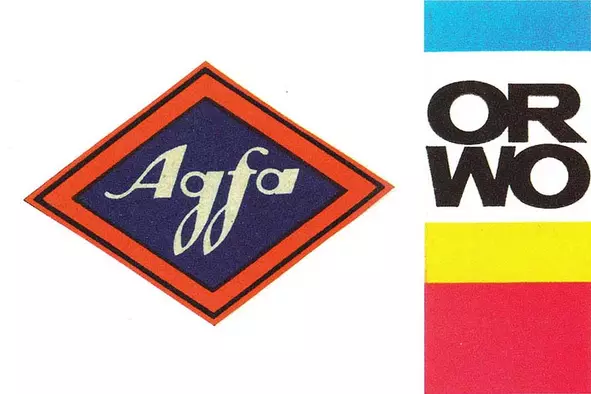 ORWO Historie – AGFA wird zu ORWO (Original Wolfen) Das Bild zeigt die beiden Logos: AGFA und ORWO (Original Wolfen). AGFA, ein Pionier der Fototechnologie, wurde später zu ORWO, einer Marke, die eine bedeutende Rolle in der Entwicklung der Fotografie und Filmentwicklung spielte.