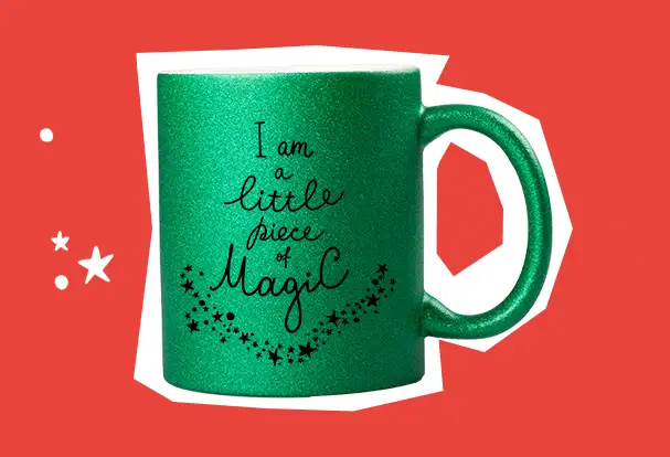 Glitzertasse in Grün: Individuelle Gravur für Naturliebhaber und Glitzerfans – Funkeln inklusive!