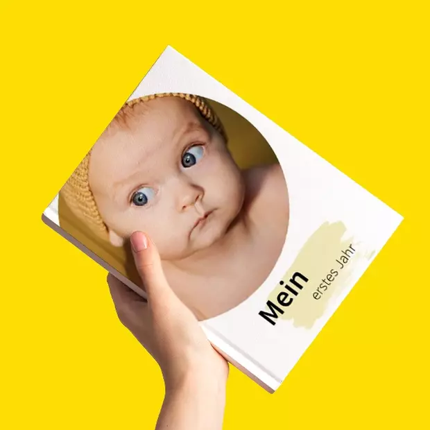 Baby Fotobuch für das erste Jahr deines Kindes Baby Fotobuch „Mein erstes Jahr“ mit niedlichem Babyfoto auf dem Cover als Erinnerungsschatz.