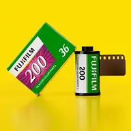 Klassischer Kleinbildfilm von Fuji mit ISO 200 für 36 Bilder. Hohe Qualität für lebendige Farben und scharfe Details. Perfekt für nostalgische Analogfotografie.