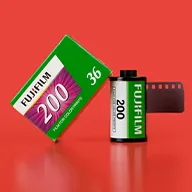 Klassischer Kleinbildfilm von Fuji mit ISO 200 für 36 Bilder. Hohe Qualität für lebendige Farben und scharfe Details. Perfekt für nostalgische Analogfotografie.