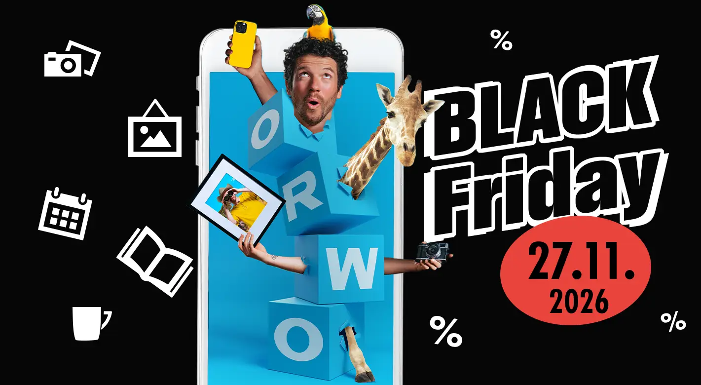 Ein Smartphone enthüllt die ORWO-Würfel mit überraschenden Fotowelten: Von gerahmten Bildern über Kameras bis hin zu tierischen Highlights. Jetzt Top Angebote am Black Friday sichern