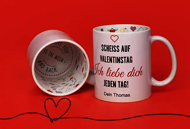 Weiße personalisierte Tasse mit romantischem Spruch und Namen als individuelles Valentinstag Fotogeschenk.