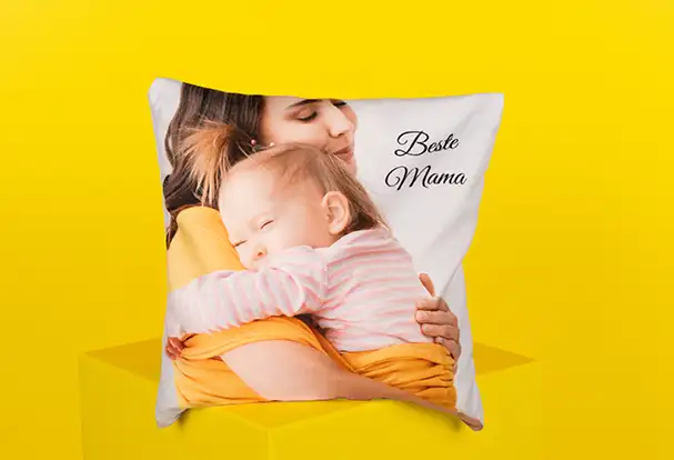 Mit einem personalisierte Wärmkissen, das du mit einem Foto und einem schönen Text gestaltest, erschaffst du ein großartiges Geschenk für die beste Mama.