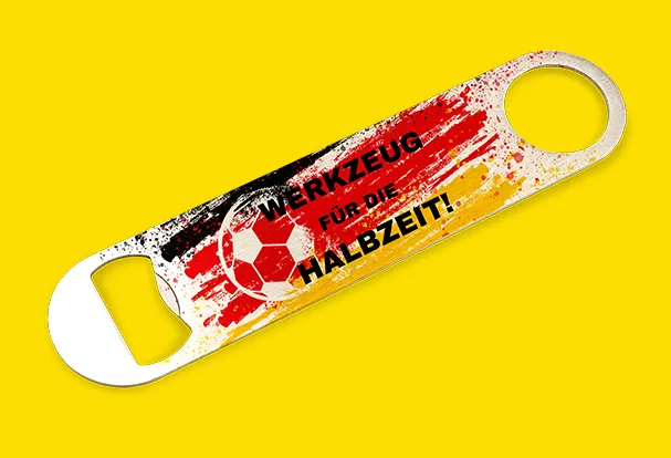 Gestalte jetzt deinen Öffner mit Fußball Motiv von ORWO! Öffner in Deutschlandfarben und individuellem Text