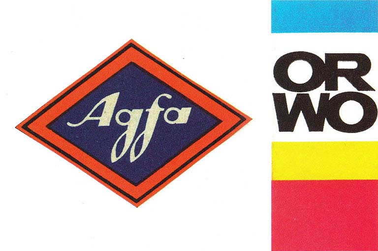 Das Bild zeigt die beiden Logos: AGFA und ORWO (Original Wolfen). AGFA, ein Pionier der Fototechnologie, wurde später zu ORWO, einer Marke, die eine bedeutende Rolle in der Entwicklung der Fotografie und Filmentwicklung spielte.