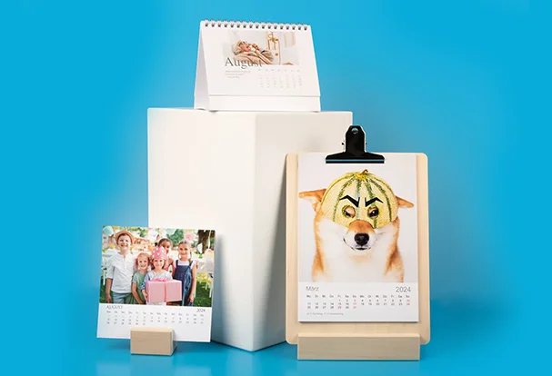 Tischkalender mit Fotos – FAQ ORWO Kalender Drei unterschiedliche Tischkalender mit persönlichen Bildern – perfekt für Schreibtisch oder Zuhause. FAQ ORWO Kalender.