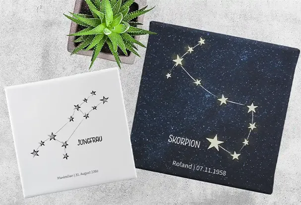 Kreative DIY-Idee – passt perfekt zu einem Schneidebrett mit Lieblingsrezept DIY-Deko mit beleuchteten Sternzeichen: Zwei quadratische Leinwände in Weiß und Dunkelblau mit den Motiven Jungfrau und Skorpion. Die Sterne leuchten und sorgen für eine besondere Atmosphäre.