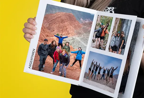 Fotobuch-Tipps für Gruppenreisen: Abenteuer und Freundschaftsmomente im Reisetagebuch festhalten.