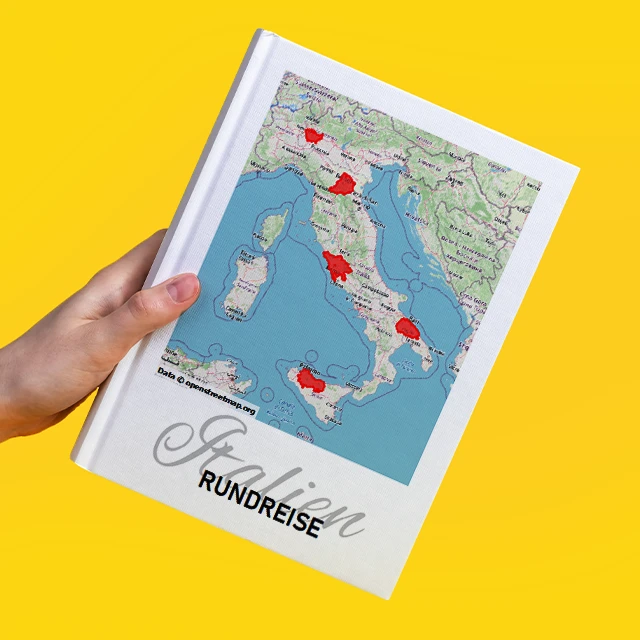 Reiserouten kreativ darstellen mit Landkarten im Album Italien Rundreise im Fotobuch festgehalten mit Landkarten im Album und markierten Stationen.