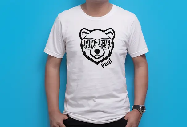 Neue Produkte: T-Shirt mit Lieblingsmotiv Das Bild zeigt ein Unisex-T-Shirt mit individuellem Print. Der Fokus liegt auf dem einzigartigen Design, das die Vielseitigkeit neuer Produkte betont.