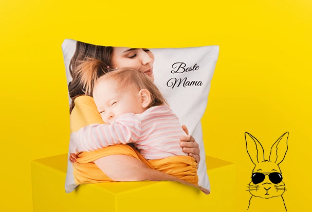Fotokissen für Mama als Ostergeschenk-Ideen Personalisiertes Wärmkissen mit Mutter und Kind sowie Schriftzug „Beste Mama“ als emotionale Ostergeschenk-Ideen für Mama