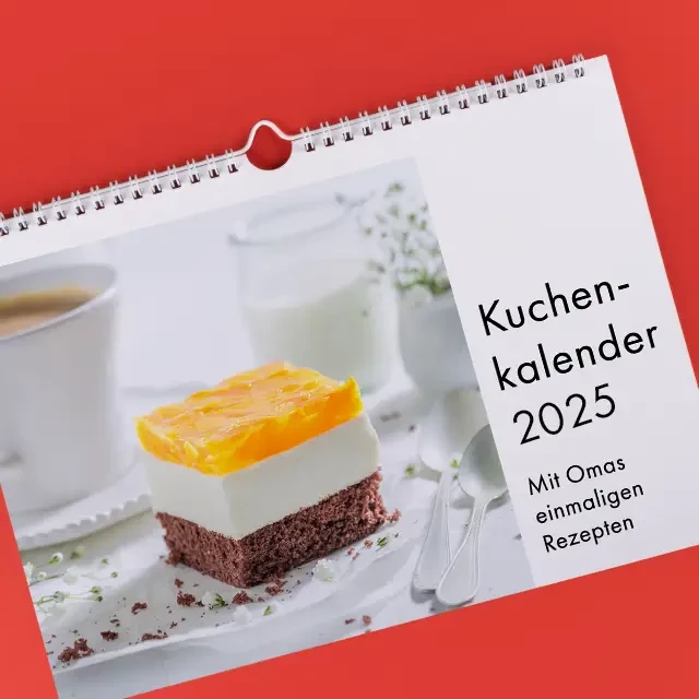 Kalender mit leckeren Backrezepten personalisieren Kalender mit Bild eines Kuchens und der Aufschrift Kuchenkalender 2024 personalisiert. Das ist eine einzigartige Idee, das Optische mit etwas Praktischem zu verbinden.
