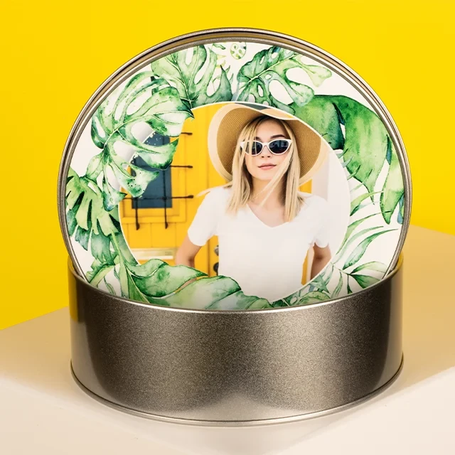 Blechdose, runde Dose aus rostfreiem Blech mit Deckel Runde Keksdose, die mit Foto personalisiert wurde. Das Blech wird nicht rosten, wodurch deine Gestaltung auf dem Deckel langfristig gut aussehen wird.