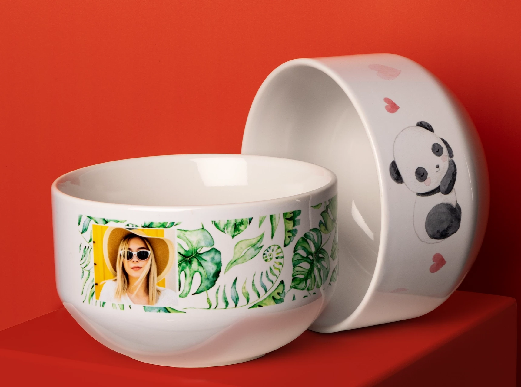 Schüsseln bedrucken lassen, kannst du ganz einfach bei ORWO. Die Schüsseln sind dank des weißen Porzellans sehr robust und deswegen auch sehr langlebig.