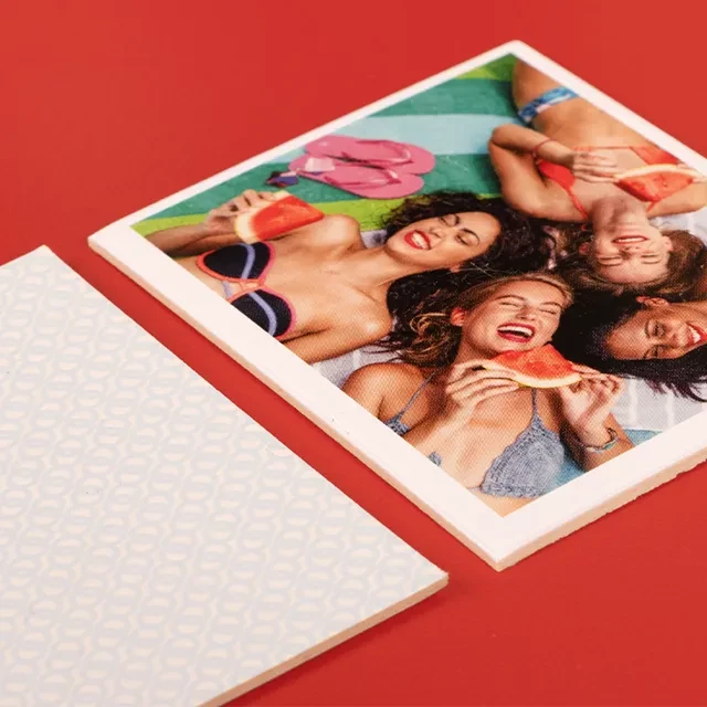 Memo Spiel mit eigenen Fotos, mit neutraler Rückseite Memo Spiel drucken lassen. Die Vorderseite lässt sich auf einer Fläche von 6,0 x 4,6 cm bedrucken und die Rückseite bleibt neutral für den richtigen Spielspaß.