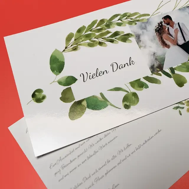 Postkarte selbst gestalten, Vorder- und Rückseite gestaltbar Postkarte drucken lassen. Dabei sind beide Seiten der Postkarte von dir gestaltbar, wobei nur die Vorderseite laminiert wird. Die Rückseite bleibt beschreibbar.