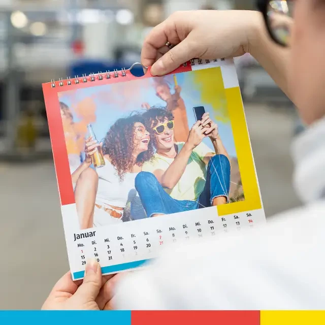 Wir bei ORWO sorgen mit einer kontinuierlichen Qualitätssicherung, damit dein quadratischer Fotokalender in der optimalen Qualität bei dir zuhause ankommt.
