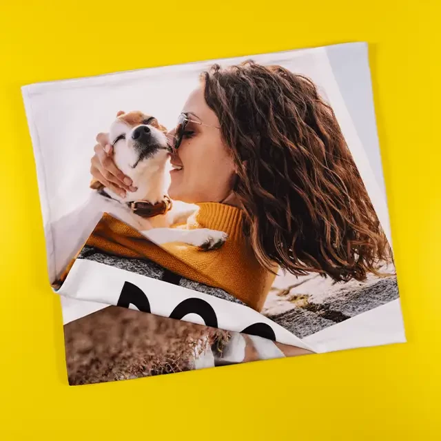 Fotodecke mit einer Collage aus deinen zahlreichen Fotos Die vollflächig bedruckbare Vorderseite deiner neuen Fotodecke strahlt die Farben originalgetreu aus. Überzeuge dich selbst von der Qualität, indem du bestellst.